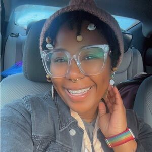 Meet your Posher, Alexis